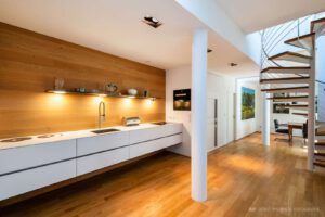 Offene Küche mit Abstellraum