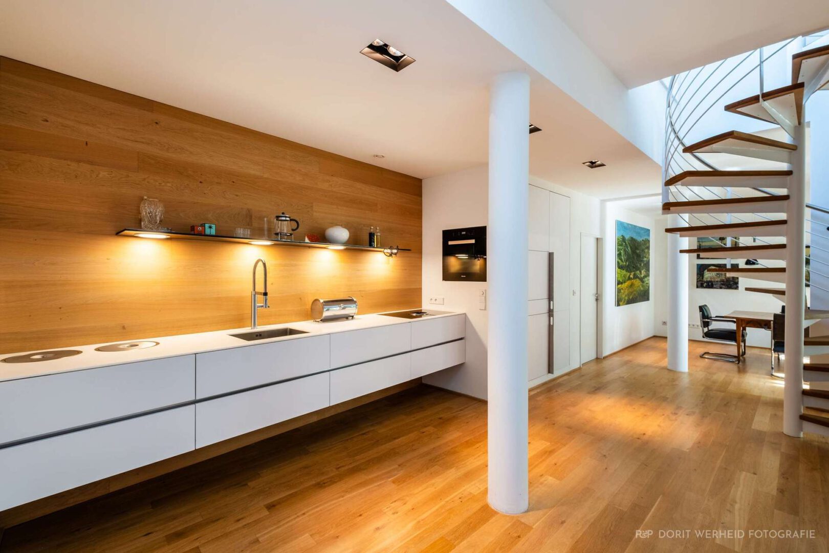 Offene Küche mit Abstellraum